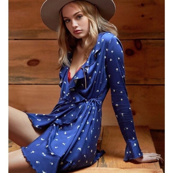 Urban Outfitters Women's Blue Motif Floral TRUE Wrap Dress Rayon Spandex - Picture 1 of 14